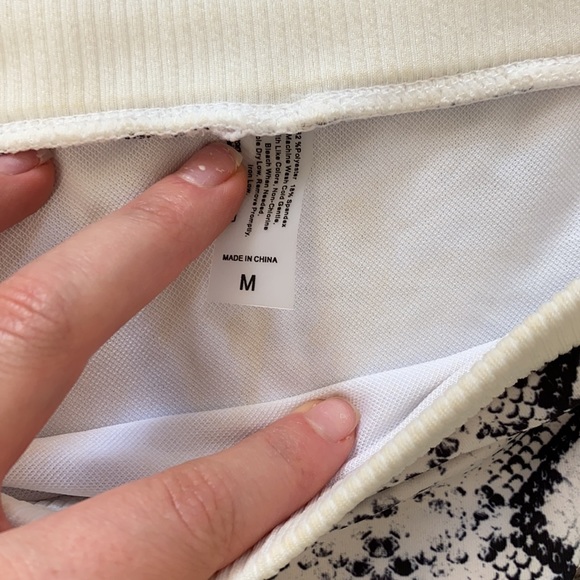 Like NEW Haute Swimwear Bikini Set Size M - Picture 3 of 5